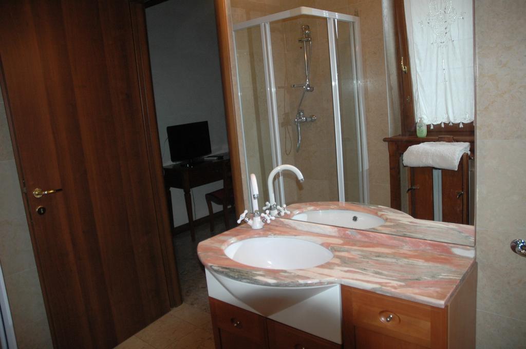 Le Maddalene Bed & Breakfast เวโรนา ภายนอก รูปภาพ