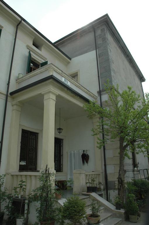 Le Maddalene Bed & Breakfast เวโรนา ภายนอก รูปภาพ